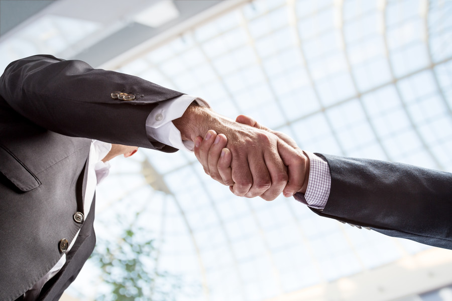 上海律師咨詢網(wǎng)視角:大潤發(fā)母公司高鑫零售停牌事件的法律解讀與市場影響分析