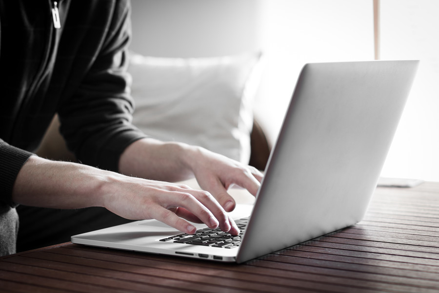 長(zhǎng)寧律師視角:老師摔學(xué)生手機(jī)是否犯法之深度剖析